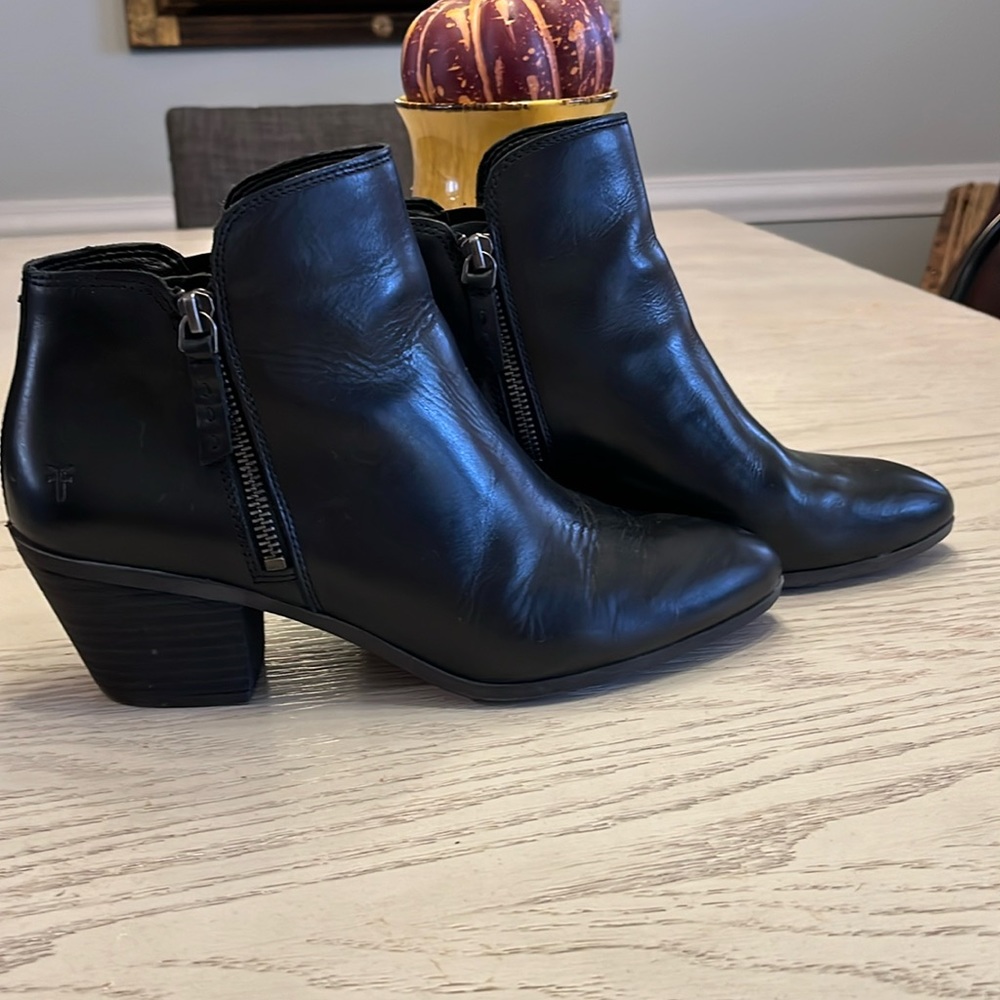 Frye Judith double zip bootie